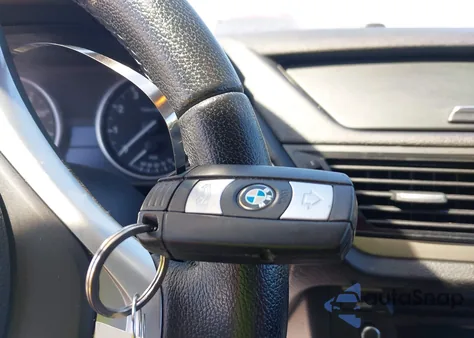 2015 BMW X1 xDrive28I z USA, uszkodzony, nr VIN WBAVL1C59FVY25831